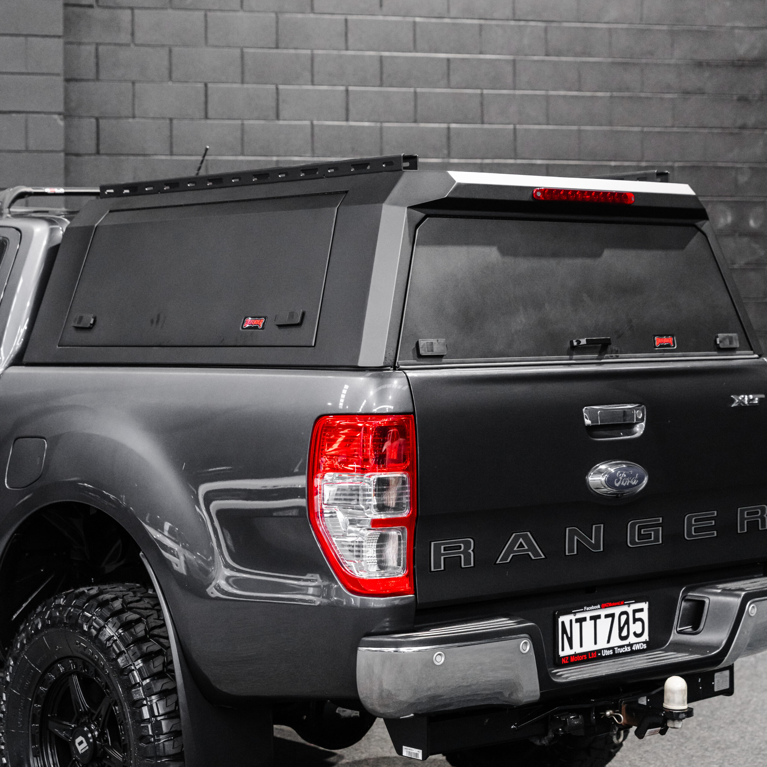 Defender Off-Road Aluminium Windowless Canopy - Image 3