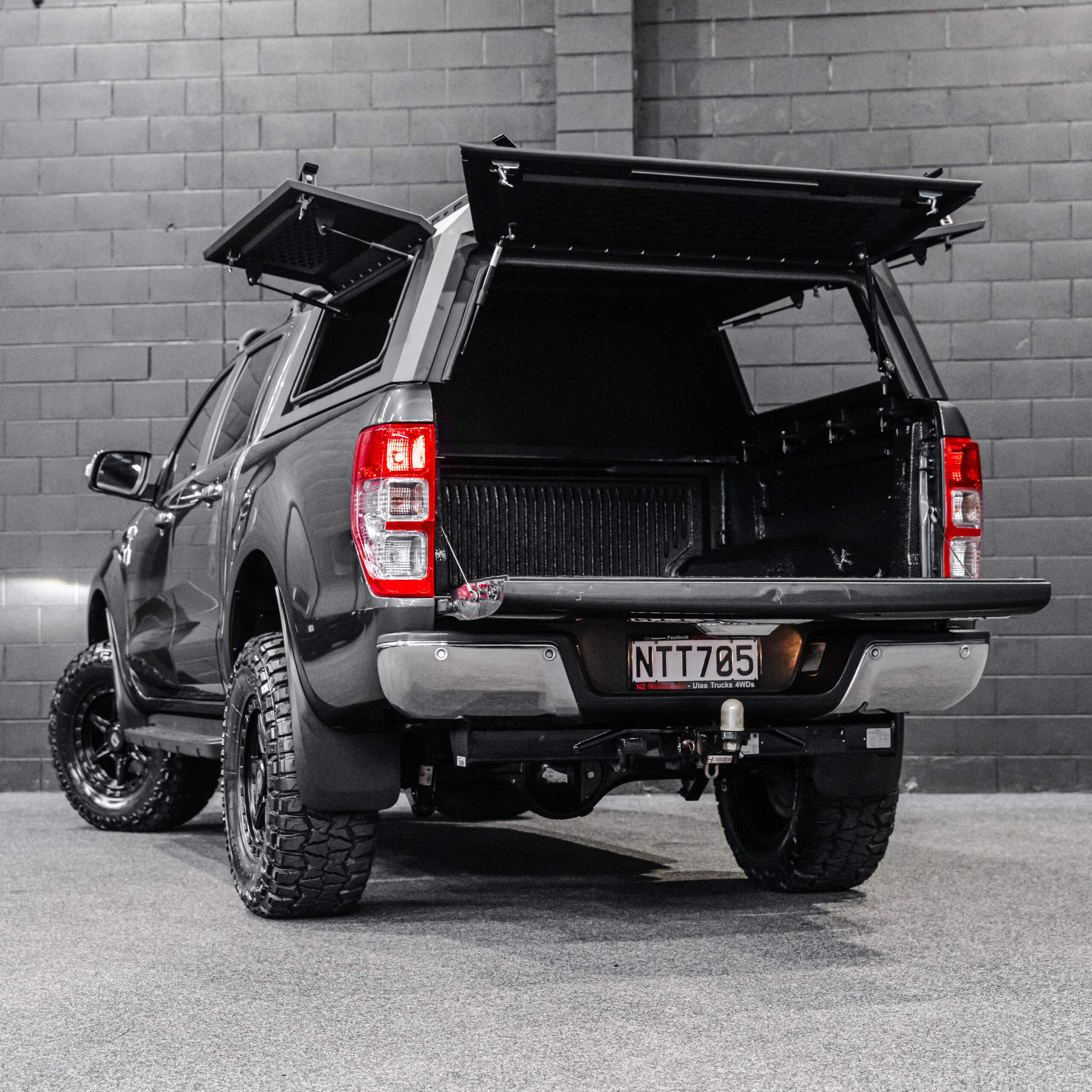 Defender Off-Road Aluminium Windowless Canopy - Image 2