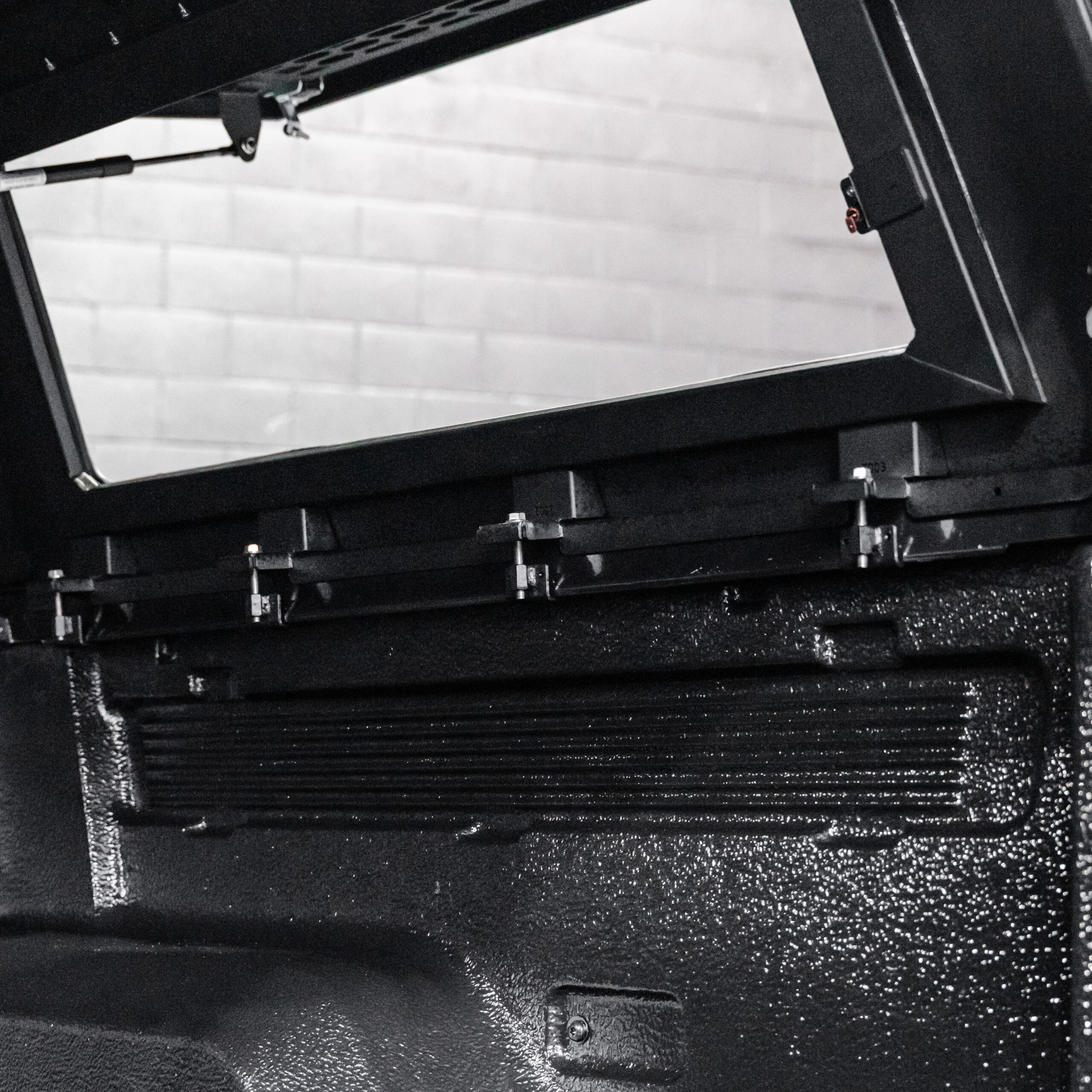 Defender Off-Road Aluminium Windowless Canopy - Image 10