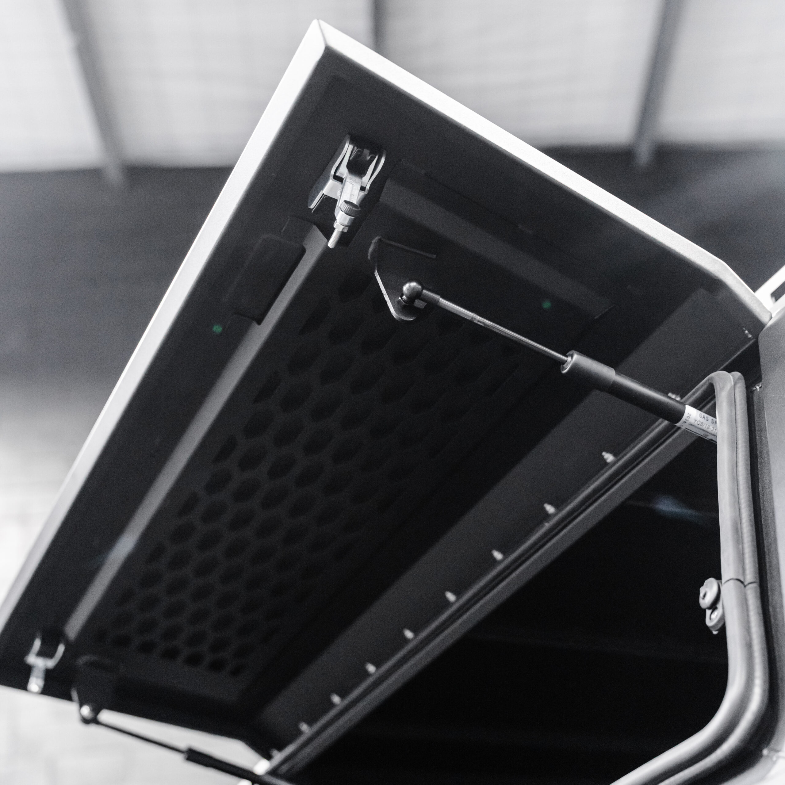 Defender Off-Road Aluminium Windowless Canopy - Image 11