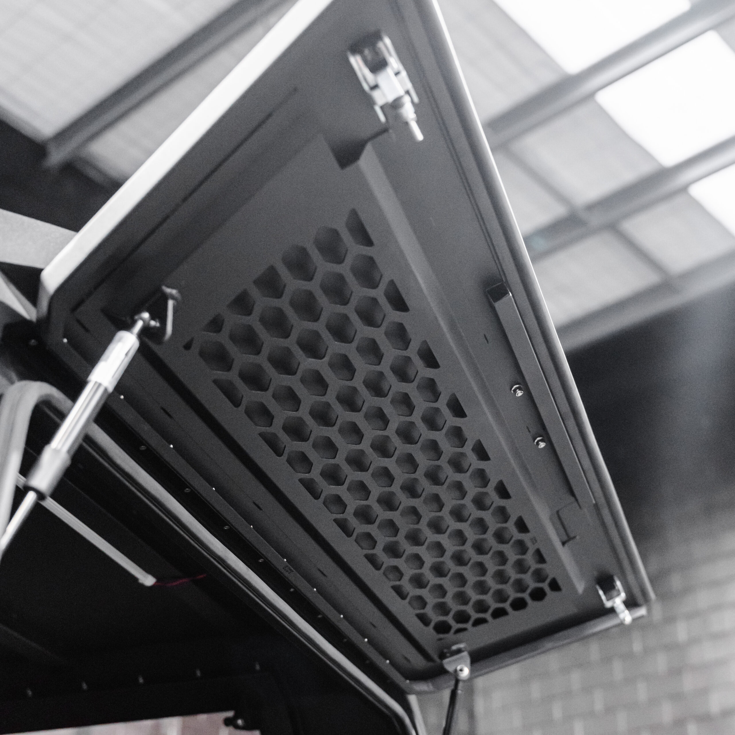 Defender Off-Road Aluminium Windowless Canopy - Image 12