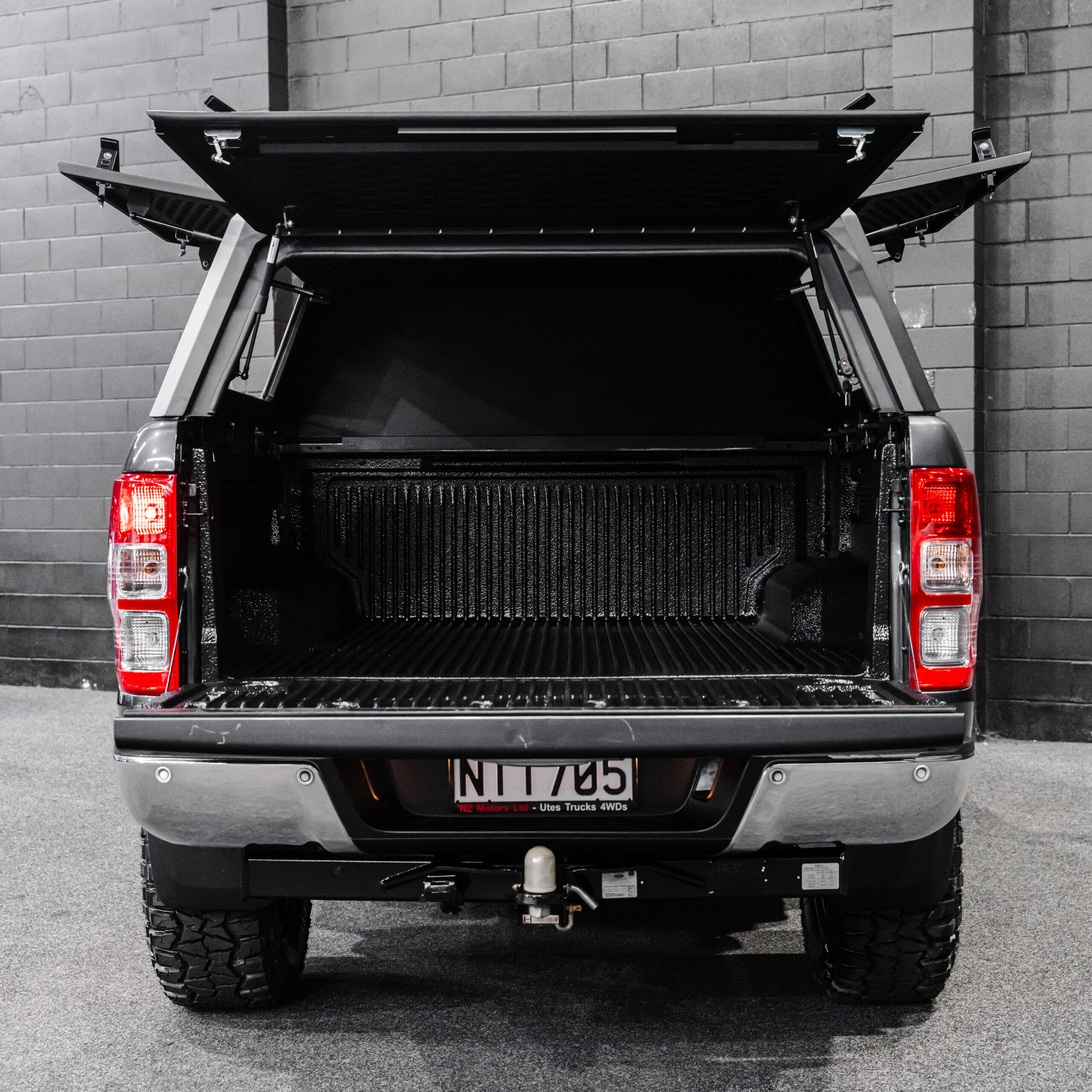 Defender Off-Road Aluminium Windowless Canopy - Image 14