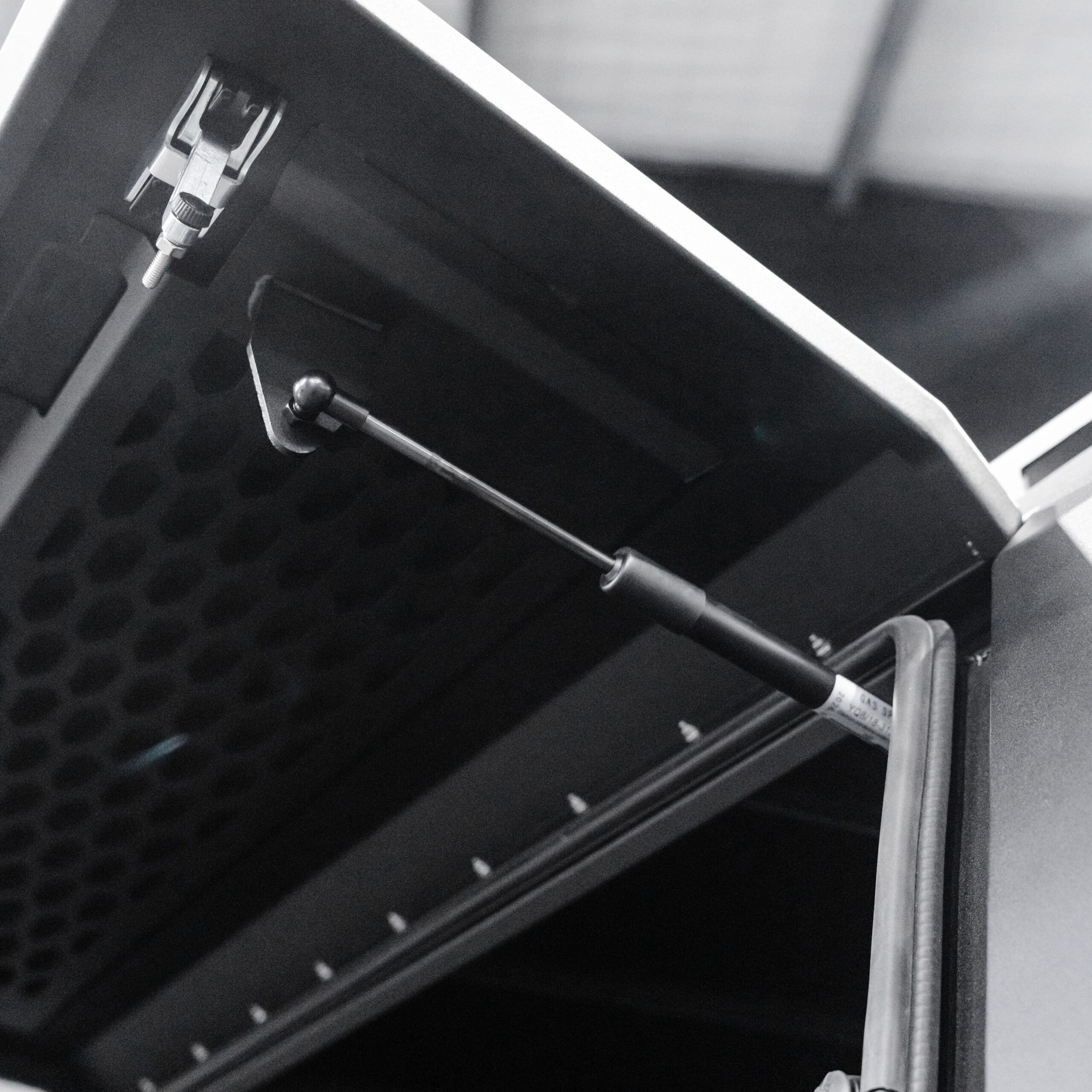 Defender Off-Road Aluminium Windowless Canopy - Image 16