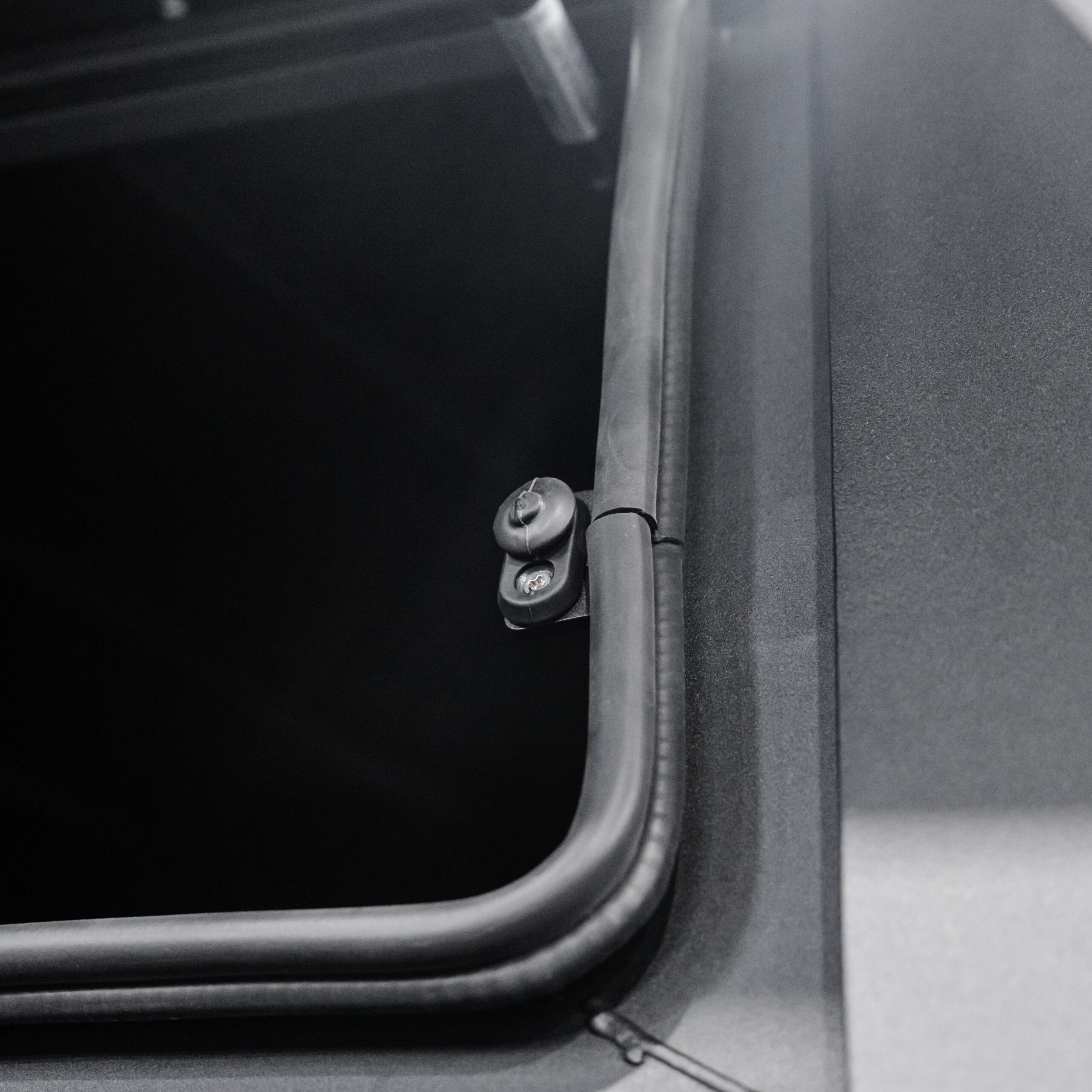 Defender Off-Road Aluminium Windowless Canopy - Image 17