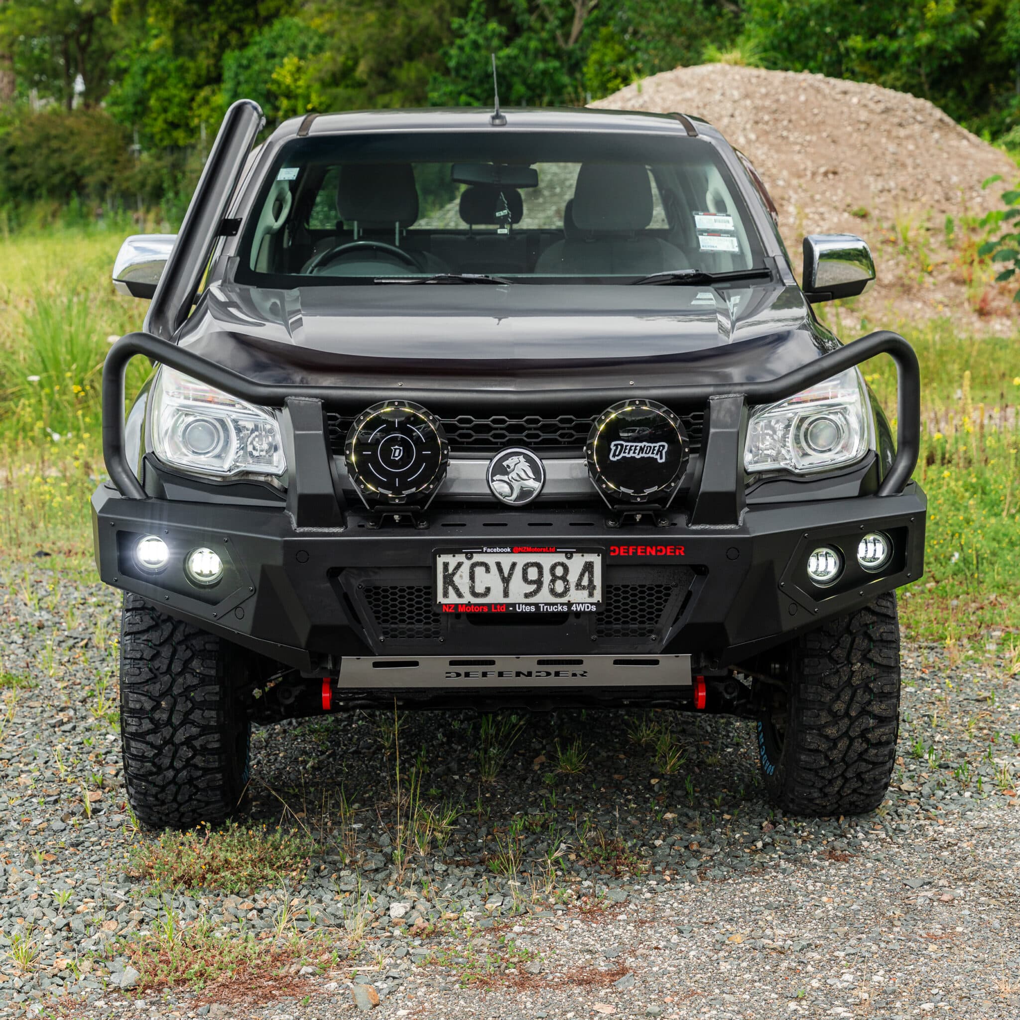DEFENDER Off-Road Triple Loop Bull-Bar - Image 12