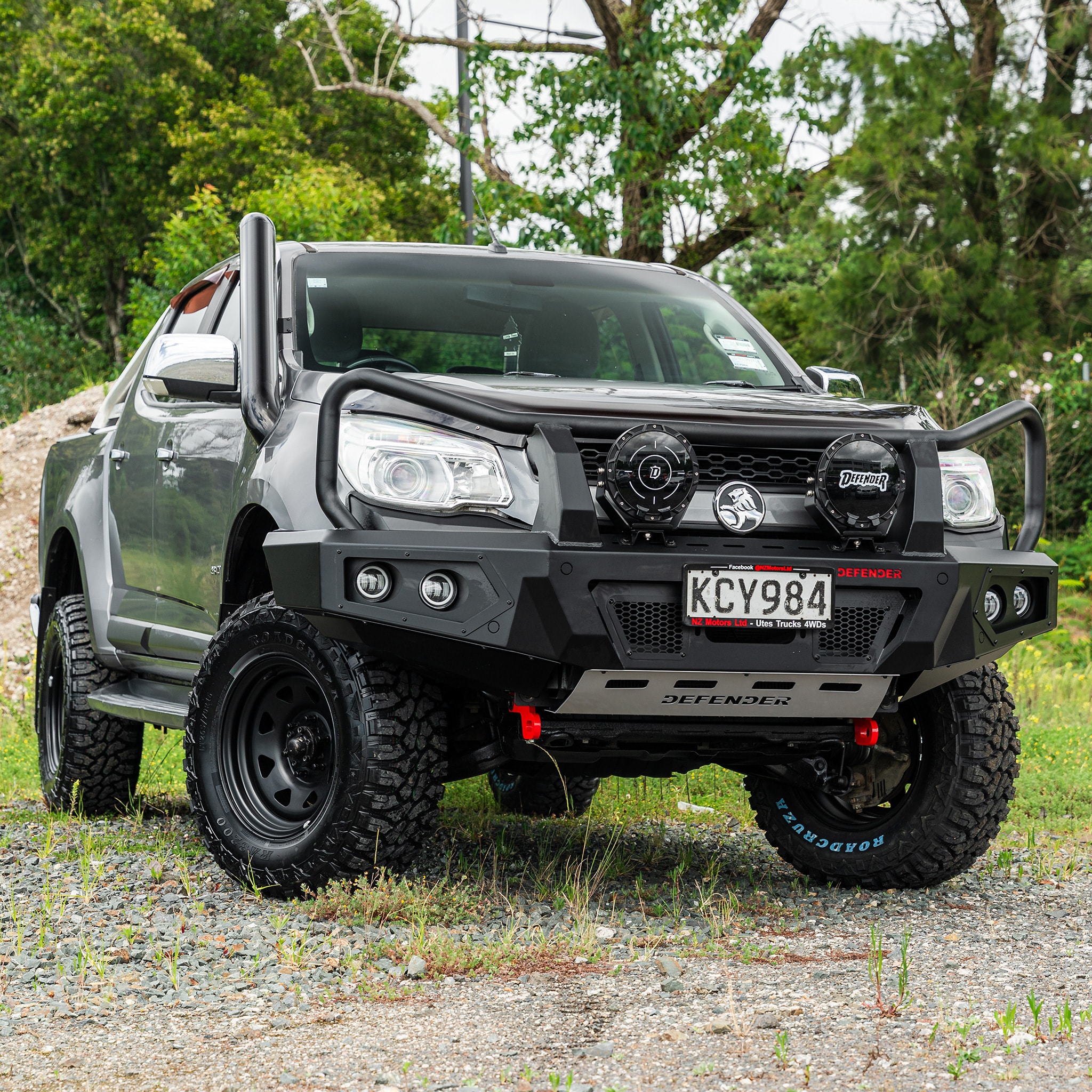 DEFENDER Off-Road Triple Loop Bull-Bar