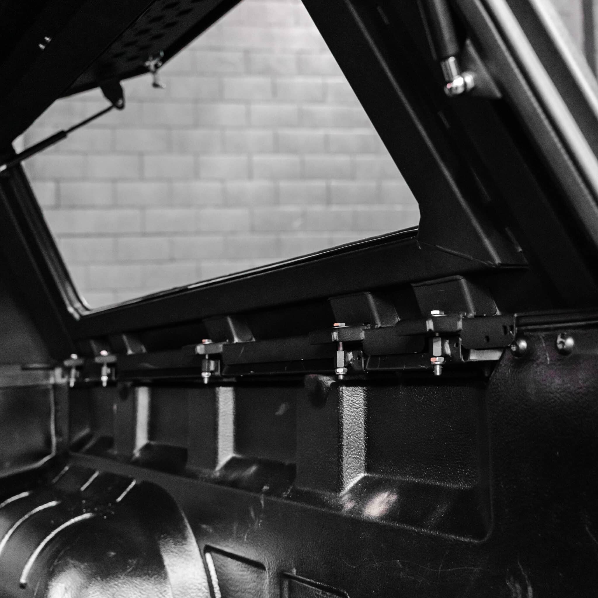 DEFENDER Aluminium Windowless Canopy - Image 10