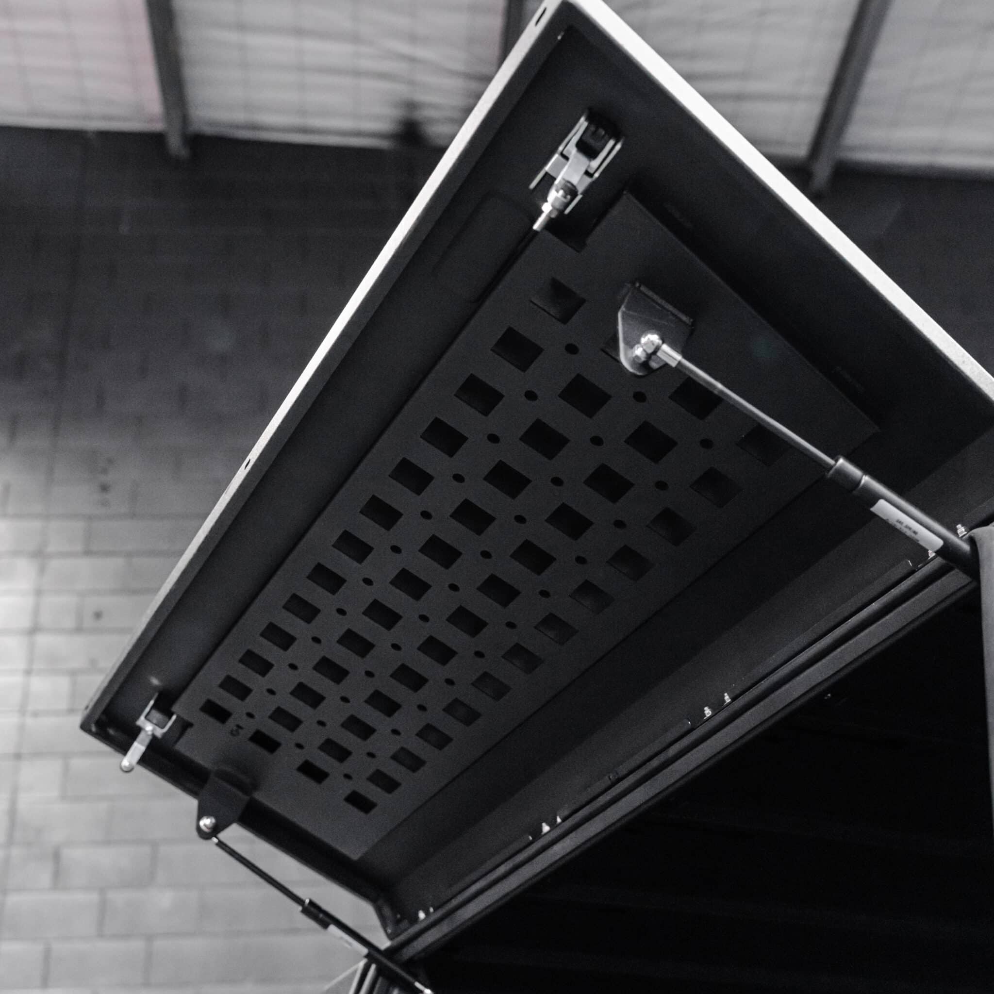 DEFENDER Aluminium Windowless Canopy - Image 9