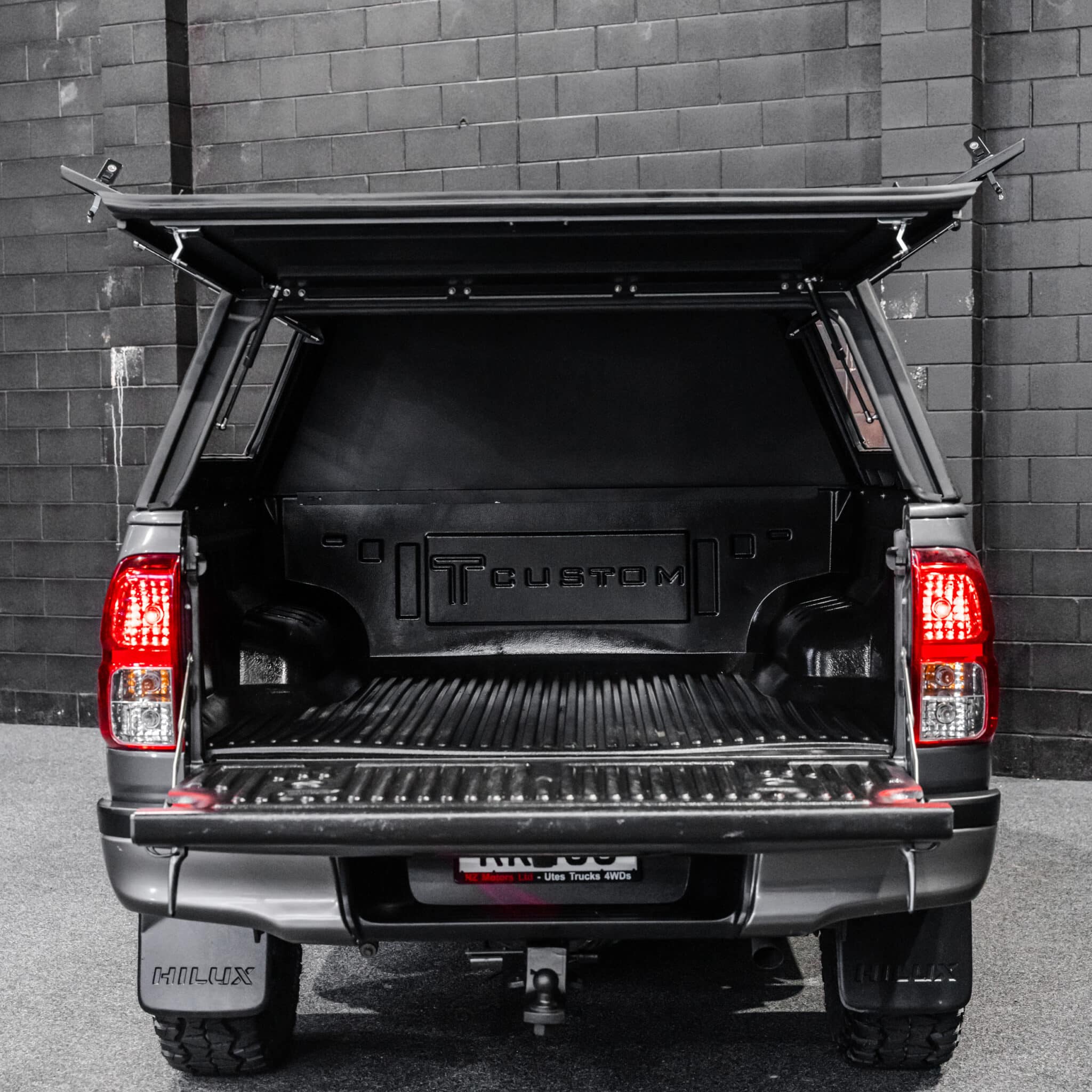 DEFENDER Aluminium Windowless Canopy - Image 12
