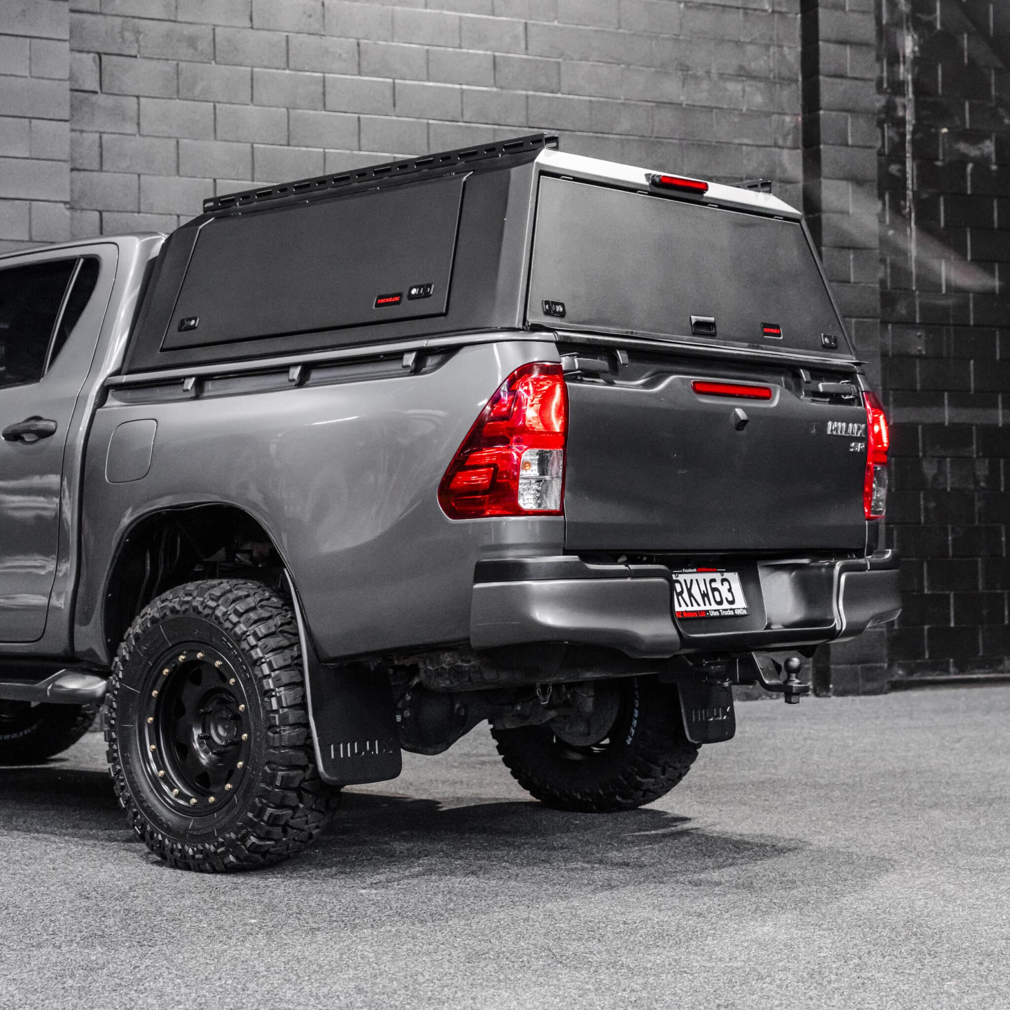 DEFENDER Aluminium Windowless Canopy - Image 2