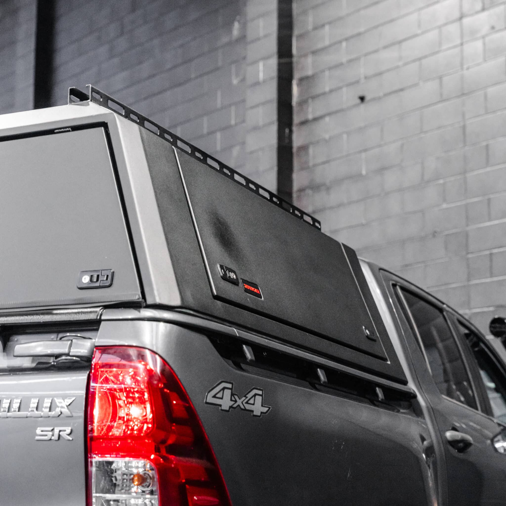 DEFENDER Aluminium Windowless Canopy - Image 4