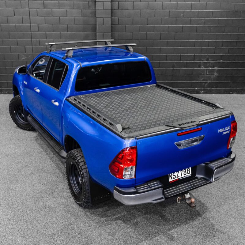 Defender Off-Road Toyota Hilux Hard Lid