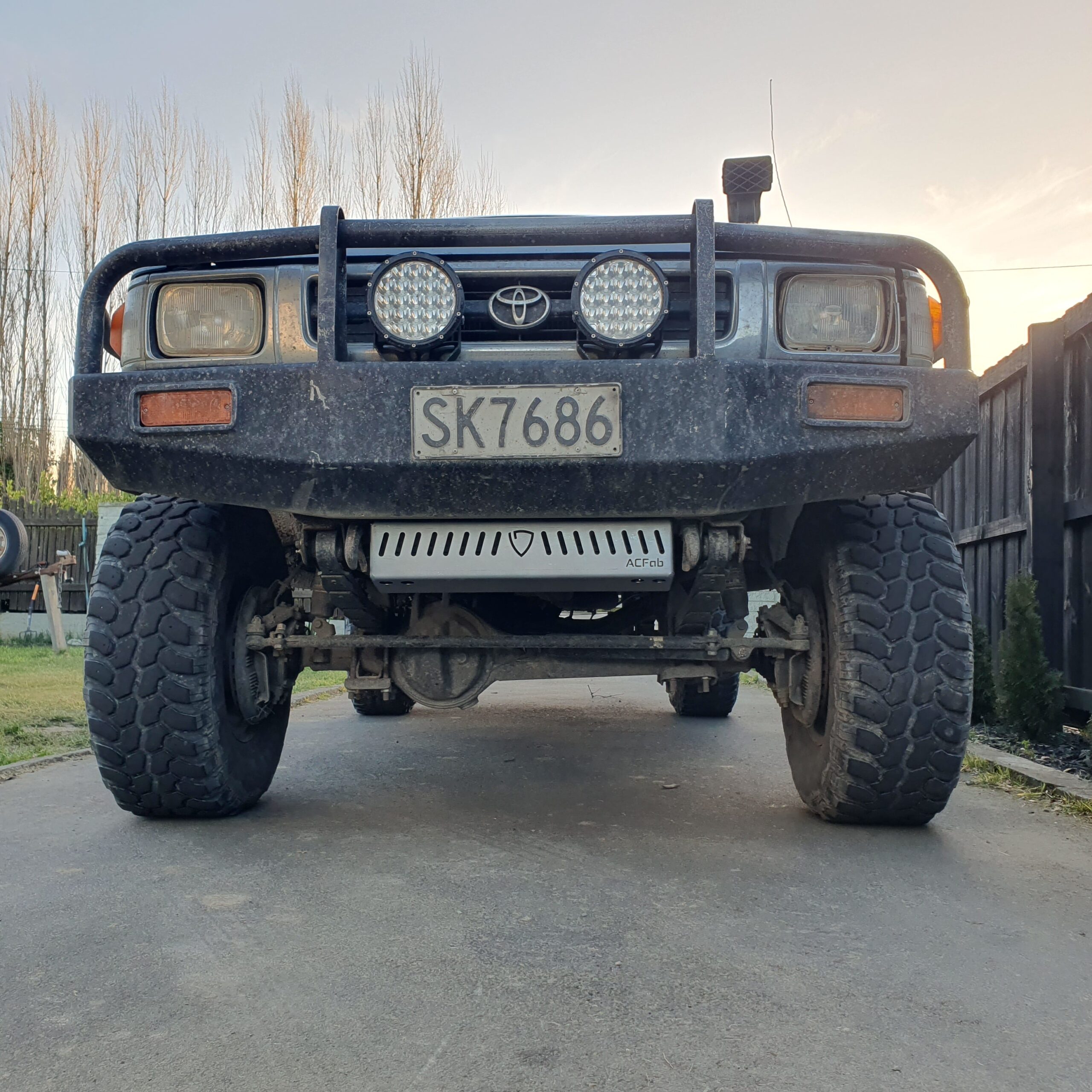 Toyota Hilux LN106 Radiator Guard - Image 2