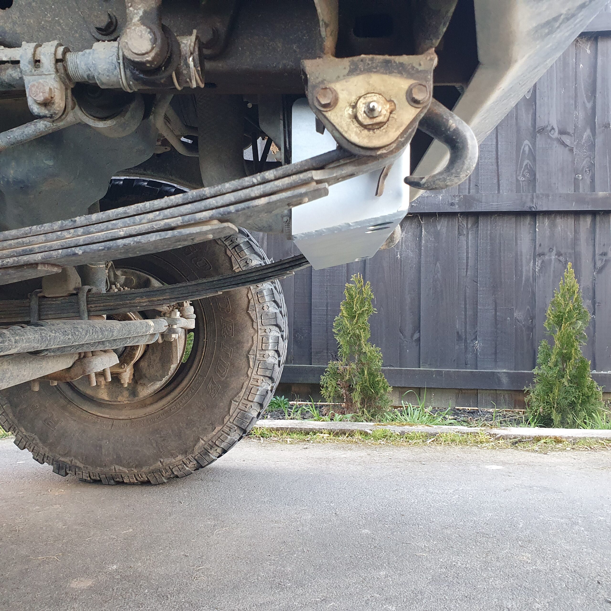 Toyota Hilux LN106 Radiator Guard - Image 4